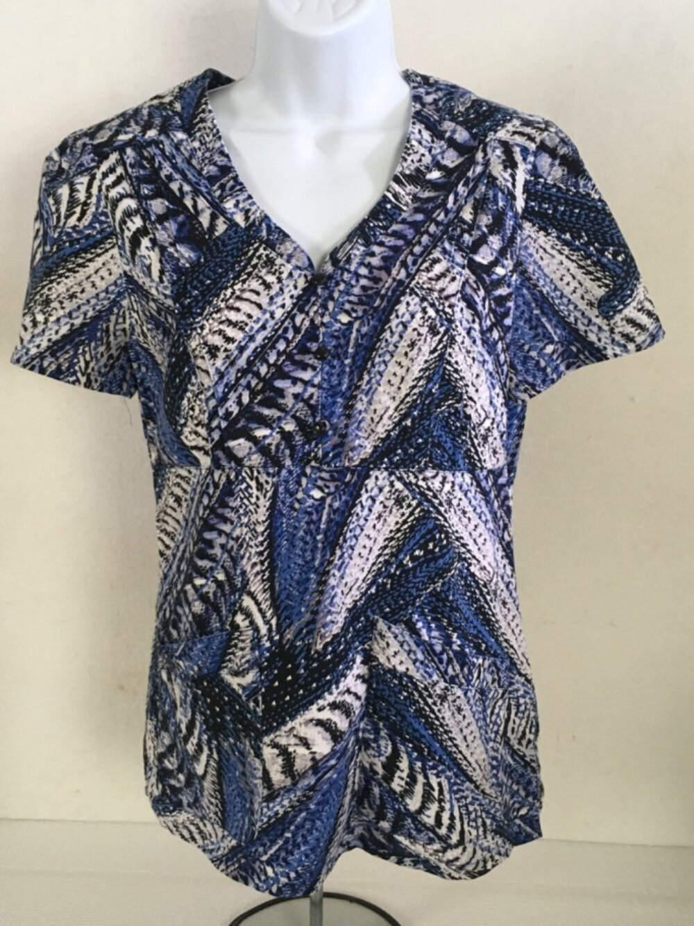 Urbane Scrub Top Size S Blue White Black Short Sleeves Pockets Buttons at V neck